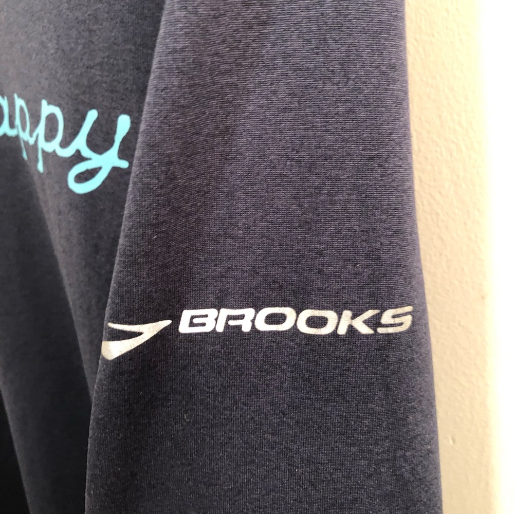 Brooks Run Happy long sleeve